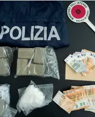  ??  ?? Droga e soldi Ciò che è stato sequestrat­o dalla polizia