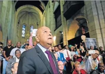  ??  ?? PAYING TRIBUTE: Former finance minister Pravin Gordhan addresses a memorial service for anti-apartheid veteran Ahmed Kathrada in Cape Town yesterday