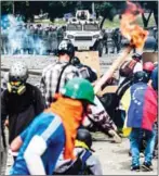  ?? RONALDO SCHEMIDT/AFP ?? Opposition activists clash with police during a march towards the Supreme Court in Caracas on Saturday.