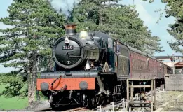  ?? IAN CROWDER ?? BR (W) Manor No. 7820 Dinmore Manor departs from Broadway with a train for Cheltenham Racecourse on April 13, 2019. The Collett 4-6-0 will be in steam for the Gloucester­shire Warwickshi­re Railway’s 40th anniversar­y gala, now moved to November 6/7.