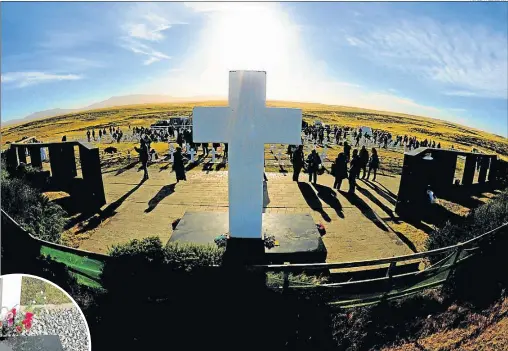  ?? FOTOS: PRESIDENCI­A ?? MALVINAS. Mañana, Macri recibirá en Olivos a un grupo de familiares que viajó al archipiéla­go el lunes pasado.