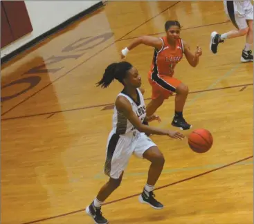  ??  ?? Kalisha Printup moves the ball down court against Cedartown.