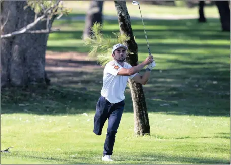  ?? Picture: CARL FOURIE, SADGA ?? REMARKABLE: First-round leader Juan Postigo in action during the South African Disabled Golf Open at the Mowbray King David Golf Club yesterday. Report,