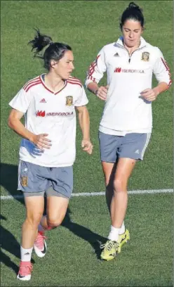  ??  ?? MOTIVADAS. Silvia Meseguer y Marta Torrejón, en un entrenamie­nto.