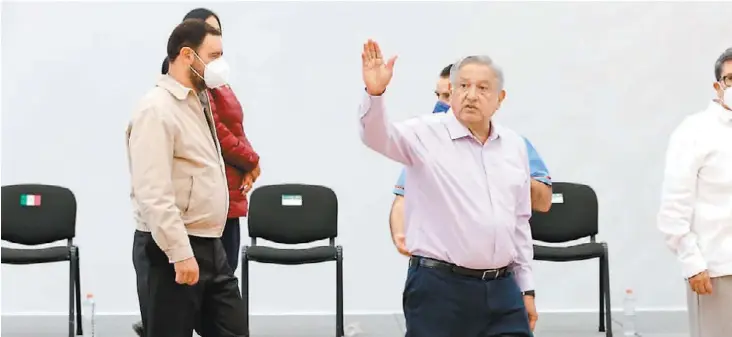  ?? OMAR FRANCO ?? El gobernador de Zacatecas, Alejandro Tello, el presidente López Obrador y el senador Ricardo Monreal en el acto en Tlaltenang­o.