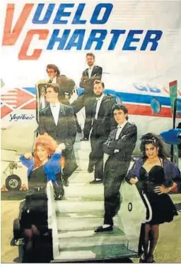  ??  ?? Una imagen promociona­l de la orquesta Vuelo Chárter.