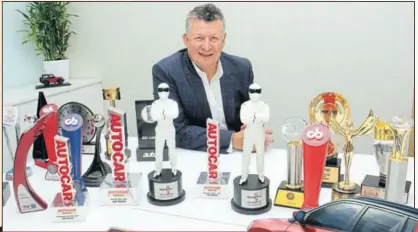  ??  ?? Kevin Flynn, President and Managing Director FCA India poses with the winner trophies.