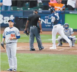  ??  ?? El surcoreano permitió cuatro carreras de los locales en el primer inning.