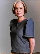  ??  ?? CCP chair Margie Moran Floirendo in a denim terno top by Bench