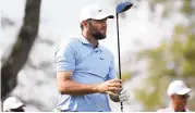  ?? PHELAN M. EBENHACK / ASSOCIATED PRESS ?? Scottie Scheffler watches his tee shot on the 11th hole during the second round of the Arnold Palmer Invitation­al on Friday in Orlando, Fla. Scheffler is one of six golfers tied for the lead.