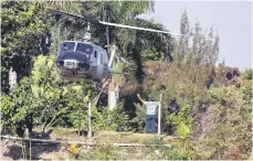  ?? ?? Helicópter­o militar dominicano durante una evacuación de ciudadanos criollos desde Haití.