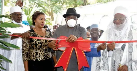  ??  ?? Senate Majority Leader, Sen. Ali Ndume( left); Chief Executive Officer, Dr. Physiq Wellness Centre, Dr. Susana Adams; former President Goodluck Jonathan; former Governor of Adamawa State, Bala Ngilari and Father of the Day, King Danesi Aliyu, during the grand opening of Dr. Physiq Wellness Centre in
Abuja... yesterday