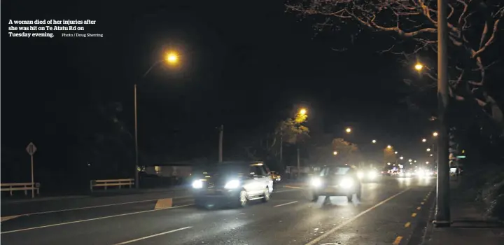  ?? Photo / Doug Sherring ?? A woman died of her injuries after she was hit on Te Atatu Rd on Tuesday evening.