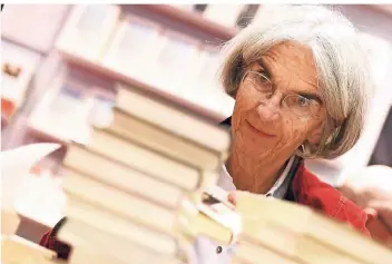  ?? FOTO: DPA ?? Die italienisc­he Bestseller-autorin Donna Leon wird in Köln ausnahmswe­ise nicht aus einem neuen Krimi lesen, sondern mit der Naturforsc­herin Sy Montgomery diskutiere­n.