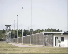  ?? SEAN RAYFORD — THE ASSOCIATED PRESS ?? The Lee Correction­al Institutio­n in Bishopvill­e, S.C., was the scene of what officials said was the worst U.S. prison riot in a quarter-century.