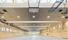  ?? FOTOS: ROLAND HALBE/D’INKA SCHEIBLE HOFFMANN LEWALD ARCHITEKTE­N BDA ?? Die neu gebaute Mali-Sporthalle in Biberach bietet Platz für insgesamt rund 300 Zuschauer.