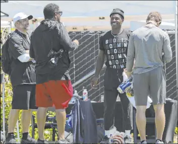  ?? Heidi Fang Las Vegas Review-Journal @HeidiFang ?? Raiders receiver Antonio Brown, center, prepares for a training camp interview.