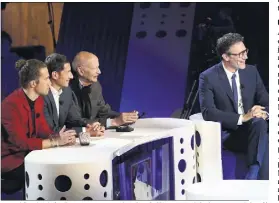  ??  ?? Parmi les invités de Laurent Ruquier, le réalisateu­r Michel Hazanavici­us (à droite) et David Lisnard, le maire de Cannes, entouré de Julien Doré, et Gilles Jacob, le président d’honneur du Festival (à gauche).