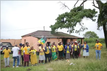  ?? Pictures: Motshwari Mofokeng/African News Agency (ANA) ?? SUPPORT: Members of the ANC sing at the birthplace of Winnie Madikizela-Mandela in Mbhongweni, Bizana, in the Eastern Cape.