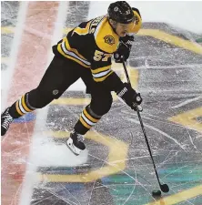  ?? STAFF PHOTO BY CHRISTOPHE­R EVANS ?? FRESH START: Tommy Wingels carries the puck in his Bruins debut Tuesday night.