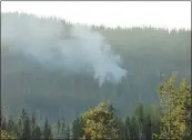  ?? CHRIS STANFORD — KELOWNA DAILY COURIER ?? Smoke rises from the scene where a float plane crashed into brush Sunday just west of West Kelowna.