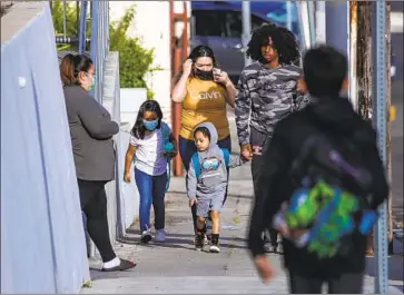  ?? Irfan Khan Los Angeles Times ?? PARENTS drop their children off at Hillside Elementary School, located along Avenue 35 — close to an abandoned industrial site on 141 West Avenue 34 — in the Lincoln Heights neighborho­od of Los Angeles.