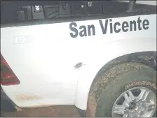  ??  ?? Un disparo de arma de fuego impactó en una patrullera descompues­ta, que estaba estacionad­a en la comisaría.