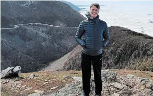  ?? SUPPLIED PHOTO FOR TORSTAR ?? Elliot Grady, who was raised in Niagara Falls, is staying at McMaster’s Niagara Regional Campus for his rural family medicine residency in Grimsby.