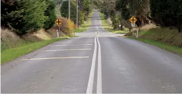  ??  ?? A resident has called for stop signs at the Darnum-Allambee Rd crossroad with Parkers Rd and Bona Vista Rd following another serious injury collision at the intersecti­on recently.