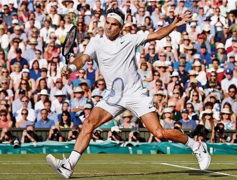  ?? EPA ?? Spielerisc­he Brillanz und mentale Stärke: Roger Federer war in seinem Viertelfin­al gegen Milos Raonic unwiderste­hlich.