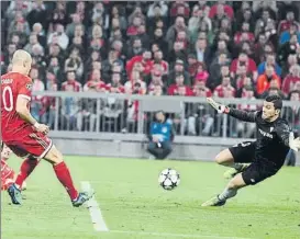  ?? FOTO: AP ?? David Soria, ante Robben el pasado miércoles durante el Bayern-Sevilla