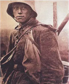  ?? FOTO: ARCHIV MEMORIAL DE VERDUN ?? Junger deutscher Soldat mit dem 1917 eingeführt­en neuen Stahlhelm.