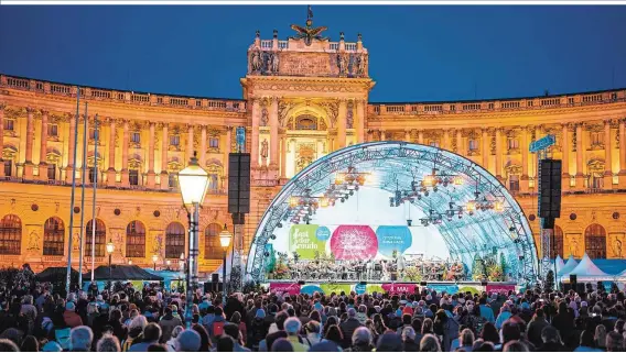  ?? ?? Heute ab 19.30 Uhr findet am Heldenplat­z zum zwölften Mal das „Fest der Freude“statt, organisier­t vom Mauthausen Komitee Österreich, ORF 3 überträgt