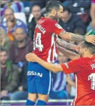  ??  ?? ALEGRÍA. Rubén García celebra con Jony el gol sport