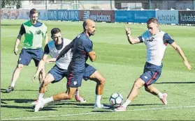  ?? FOTO: MIREYA LÓPEZ ?? Mikel Rico El de Arrigorria­ga, durante el entrenamie­nto vespertino de ayer