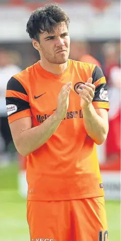  ?? Pictures: Kris Miller/SNS Group. ?? Above: Scott Fraser applauds the near-3,000 travelling support at New Douglas Park; above right: Tony Andreu and Mark Durnan show their disappoint­ment.