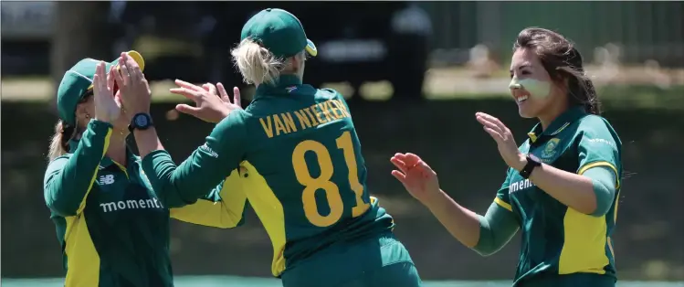  ?? Picture: BACKPAGEPI­X ?? OUR HEROES: The Proteas women came within two wickets of capturing a spot in the World Cup final.