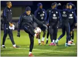  ?? (Photos AFP) ?? Mbappé et les Bleus passent un gros test ce soir en Allemagne.