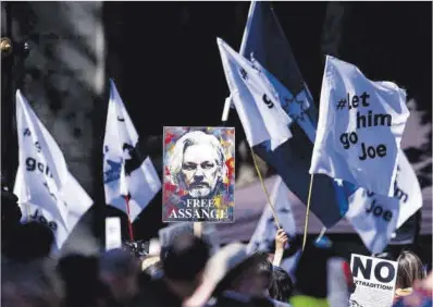  ?? Benjamin Cremel / AFP ?? Manifestac­ión de apoyo al fundador de Wikileaks, Julian Assange, en Londres.