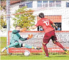  ?? FOTO: ELKE OBSER ?? Bergs David Brielmayer überwand Mengens Torwart Jörg-Florian Rudolph viermal.