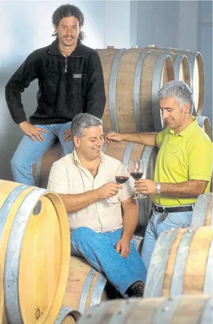  ?? GENTILEZA BODEGA CABRINI ?? Tradición familiar. Los hermanos Mauricio, Hugo y Fernando, cuarta generación de Cabrini que hacen vino.