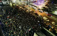  ?? (foto Klotz) ?? Piazza Mazzini La manifestaz­ione delle Sardine di ieri pomeriggio a Bolzano