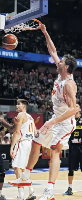  ??  ?? GIGANTE. Gasol es uno de los mejores jugadores europeos de siempre.