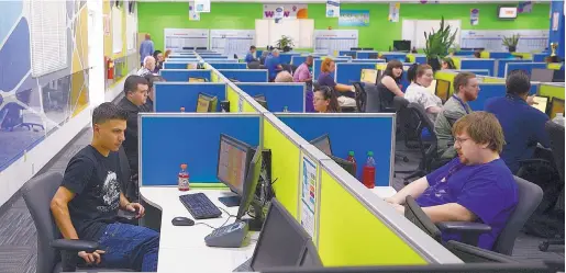  ?? ADOLPHE PIERRE-LOUIS/JOURNAL ?? Convergys employees at work at the company’s Rio Rancho call center. Convergys is one of at least 28 call centers in the Albuquerqu­e metro area.