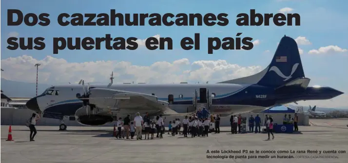  ?? CORTESÍA: CASA PRESIDENCI­AL ?? A este Lockheed P3 se le conoce como La rana René y cuenta con tecnología de punta para medir un huracán.