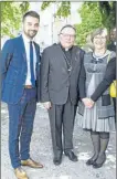  ??  ?? Monseigneu­r L’évêque Bernard Ginoux, Colette Jalaise, Mathieu albugues