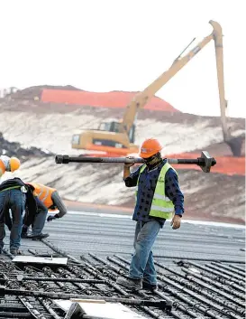  ??  ?? El pueblo será el que decida sobre las obras en Texcoco, asegura.