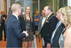  ??  ?? The provost chats the Ellie and Megan as head teacher Barry Smith looks on.