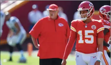  ?? TAMMY LJUNGBLAD/THE KANSAS CITY STAR ?? Kansas City Chiefs head coach Andy Reid and quarterbac­k Patrick Mahomes on the field for warmups before taking on the Las Vegas Raiders on Oct. 11, 2020, in Kansas City, Mo.