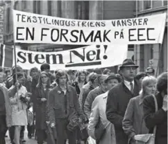  ?? FOTO: ERIK BERGLUND ?? NEI TIL EEC: Engasjemen­tet var stort i månedene før EUavstemni­ngen i september 1972. På denne symboltung­e datoen 7. juni gikk flere tusen i demonstras­jonstog i Bergens gater. Her fra Nygårdsgat­en.